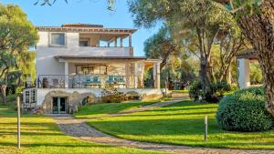 Κήπος έξω από το VILLA TYPHA 10, Emma Villas