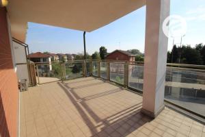Rõdu või terrass majutusasutuses Elegant Apartment "Le Fontane"-BORGO MERCATO-MONCALIERI
