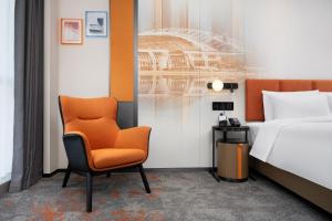 Llit o llits en una habitació de Hampton by Hilton Guangzhou Renhe Baiyun Airport-Free Shuttle bus at Guangzhou Baiyun Airport