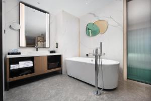 Bany a Hampton by Hilton Guangzhou Renhe Baiyun Airport-Free Shuttle bus at Guangzhou Baiyun Airport