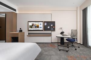 Televisor o centre d'entreteniment de Hampton by Hilton Guangzhou Renhe Baiyun Airport-Free Shuttle bus at Guangzhou Baiyun Airport