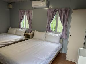 Postel nebo postele na pokoji v ubytování 鉄木彩虹小屋