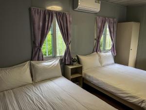 Ένα ή περισσότερα κρεβάτια σε δωμάτιο στο 鉄木彩虹小屋