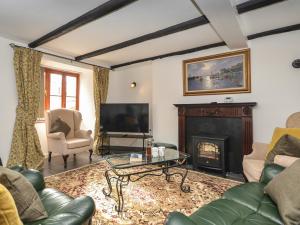 a living room with a fireplace and a tv at 4 Bed in Brixham 82519 in Brixham
