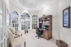 Fotografie z fotogalerie ubytování Elegantly decorated waterfront home with pool and spa v destinaci Marco Island