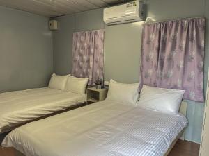Postel nebo postele na pokoji v ubytování 鉄木彩虹小屋