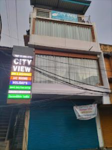 un bâtiment avec un panneau sur son côté dans l'établissement CITY VIEW, Port Blair, à Port Blair