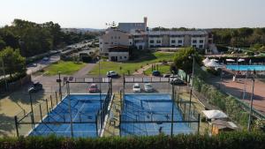 Tennis ja/või seinatennis majutusasutuses Heraclea Hotel Residence või selle läheduses