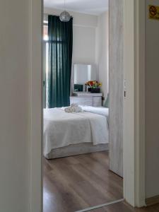Кровать или кровати в номере Apartment in Tbilisi “Green Budapest “
