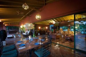 מסעדה או מקום אחר לאכול בו ב-Villa African Queen - St Barth