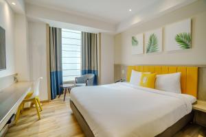 Postel nebo postele na pokoji v ubytování Bloom Hotel - Karol Bagh