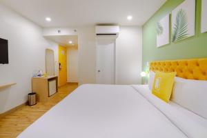 Postel nebo postele na pokoji v ubytování Bloom Hotel - Karol Bagh