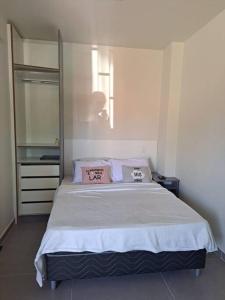 Cama ou camas em um quarto em Leve leve- localizada em São Jorge