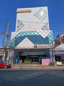 a large building with a music hotel on the street at MIKE HOTEL - Walking Street Pattaya in Pattaya