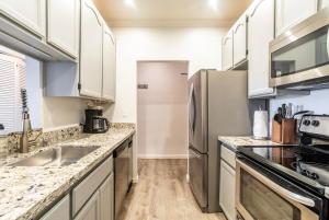 Gallery image of Newark 2br w balcony ac near farmers market SFO-1606 in Newark
