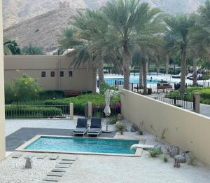 בריכת השחייה שנמצאת ב-Luxury 4 bedroom Villa with Private Pool by GLOBALSTAY או באזור
