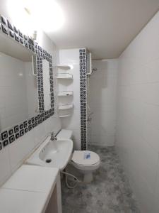 Phòng tắm tại ป็อปปูล่าคอนโด เมืองทองใกล้อิมแพค สะดวกสบาย