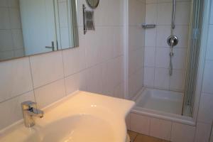 Koupelna v ubytování Fewo in Strandnähe mit 2 Balkonen und Sauna