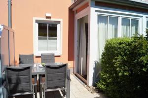 Fotografie z fotogalerie ubytování Großzügige Whg. mit verglaster Veranda, geschützter Terrasse v destinaci Kühlungsborn