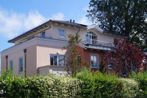 Fotografie z fotogalerie ubytování Großzügige Whg. mit verglaster Veranda, geschützter Terrasse v destinaci Kühlungsborn + 17 fotografií