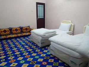 Postel nebo postele na pokoji v ubytování Hotel Ain Safnan Room&Flats فندق عين صفنان غرف&شقق