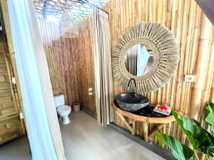 Eco Bamboo Island Bali - Bamboo House #3 욕실