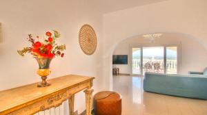 Μια τηλεόραση ή/και κέντρο ψυχαγωγίας στο La Sella DJ by CARLOSFERIEN