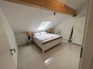 Postel nebo postele na pokoji v ubytování DG-Wohnung in Starnberg Nord