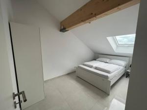 Postel nebo postele na pokoji v ubytování DG-Wohnung in Starnberg Nord