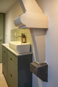 a bathroom with a sink and a sink at B&B de oude melkfabriek in Valkenswaard