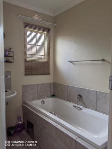 Koupelna v ubytování Klaasy's 1 bedroom Cosy home Johannesburg South