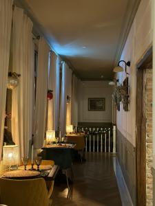 a restaurant with tables and chairs in a room at La Fontaine in Hunedoara