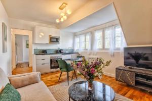 Afbeelding uit fotogalerij van La Casa Mathilda Elegant & soothing cocoon in Falaise
