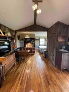 Gallery image of Bourbon Trail Cabin on the Farm in Lawrenceburg