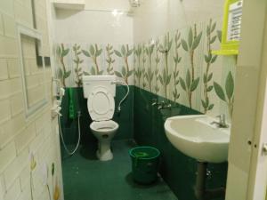 Bilik mandi di gplushomestay