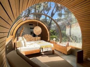 Voodi või voodid majutusasutuse Bubble Lodge Bois Chéri Plantation toas