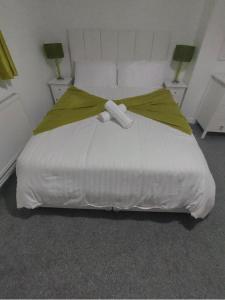 Ένα ή περισσότερα κρεβάτια σε δωμάτιο στο Self Contained 2 Bedrooms House free parking