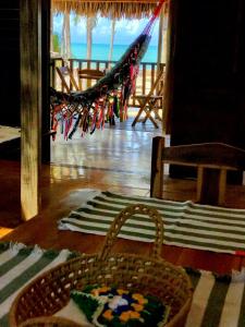 - un hamac dans une chambre avec un hamac dans l'établissement Pousada Tangerina, à Icaraí
