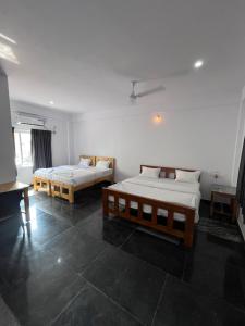 Voodi või voodid majutusasutuse ANAND Beach Guesthouse by Moonrocks toas