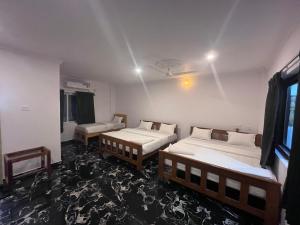 Voodi või voodid majutusasutuse ANAND Beach Guesthouse by Moonrocks toas