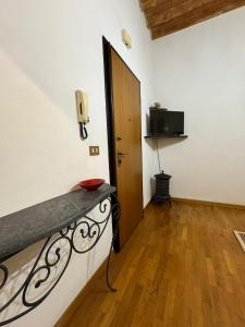 a room with a hallway with a door and a television at La Casina di Maya in Livorno
