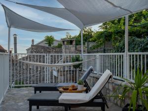 a patio with a table and chairs and an umbrella at Holiday Home Lea in Maslinica