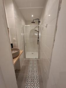a bathroom with a shower and a sink at La Petite Maison des Boettes in Carpentras