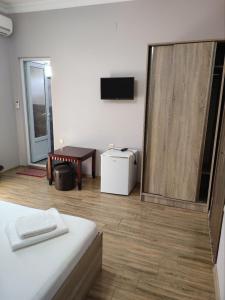 TV o dispositivi per l'intrattenimento presso FRESH Hotel Kobuleti
