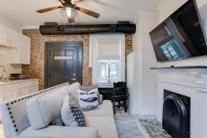 TV a/nebo společenská místnost v ubytování Brick house
