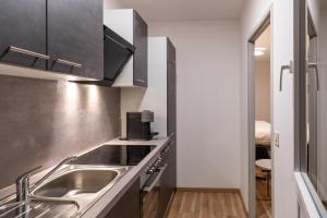 A cozinha ou cozinha compacta de MESSE und UNI-Nähe: Moderne Wohnung mit Parkplatz und Küche
