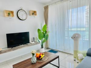 Televisyen dan/atau pusat hiburan di Mansion One l 7pax 2R2B l Seaview l Gleneagle l by PerfectSweetHome +20 gambar