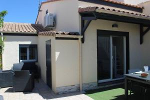 Zdjęcie z galerii obiektu Belles prestations pour ce pavillon moderne avec piscine - 6CYC59 w mieście Saint-Cyprien-Plage
