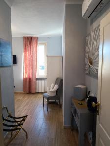 A television and/or entertainment centre at B&B VILLA PREZIOSA LAGO MAGGIORE