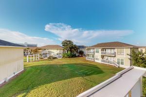 a view of the back yard of a apartment building with a golf green at ​Sandpiper cove in Destin